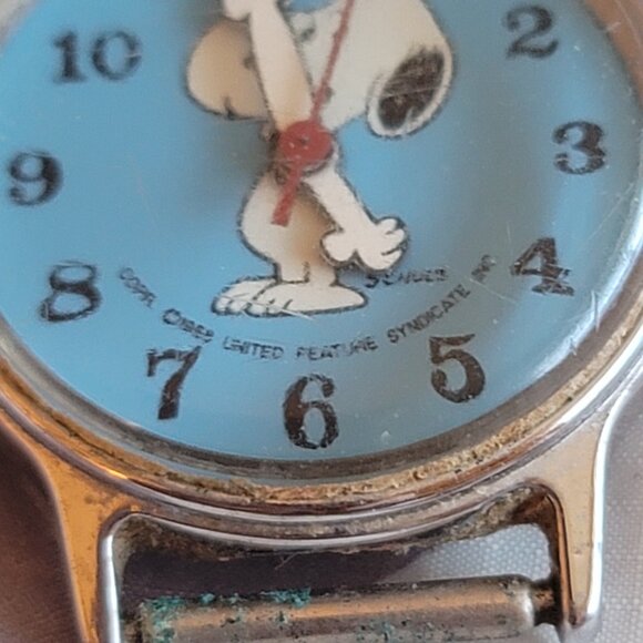 Peanuts 1958 United Feature Syndicate Snoopy Mechanical Watch Needs Band - Picture 3 of 6